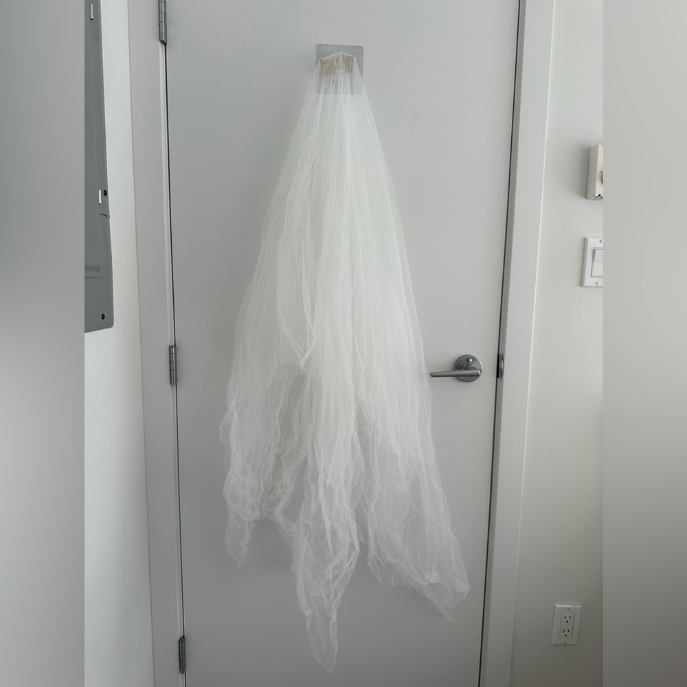 Davie & Chiyo Rue Veil - Picture 2 of 5